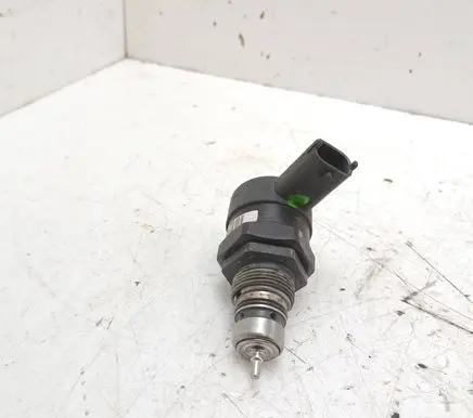 Jeep Cherokee III KJ Fuel pressure regulator 0281002507