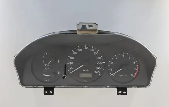 Mazda 626 Speedometer (instrument cluster) FGGE7BD