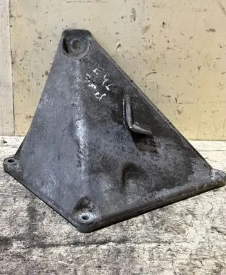 BMW 3 E46 Engine mounting bracket 6750107 22116750107