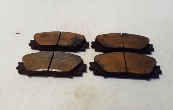 Toyota Prius (XW30) Brake pads (front) 
