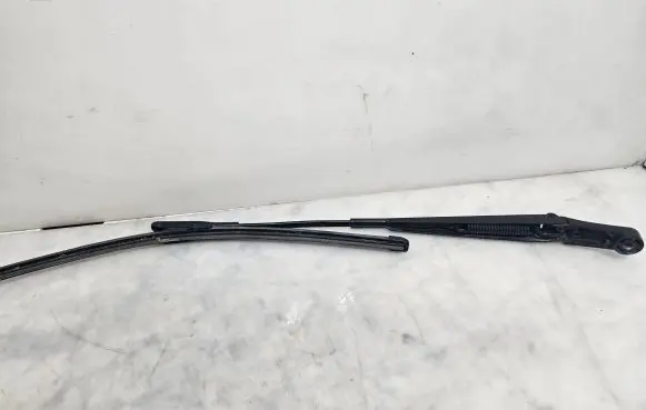 Front wiper blade arm