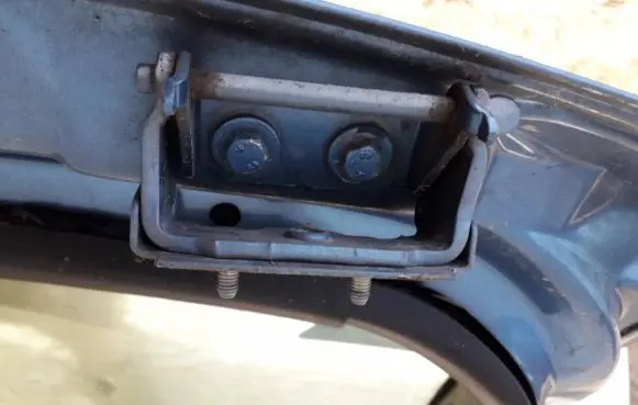 Ford Focus Tailgate/trunk/boot hinge
