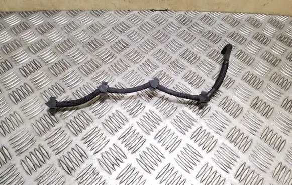 Volkswagen PASSAT B8 Fuel return line/hose 