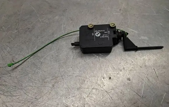 BMW 7 E65 E66 Fuel tank cap lock motor 67116923972