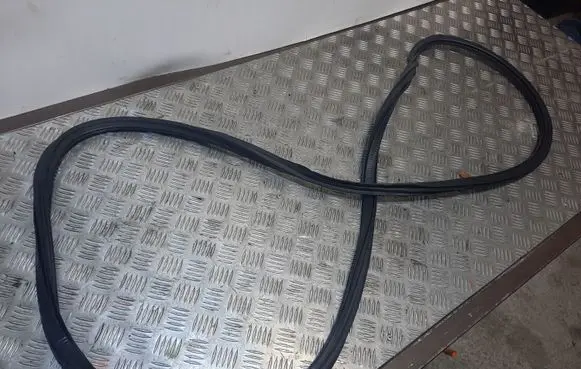 Audi A8 S8 D4 4H Front door rubber seal 4H0831721B