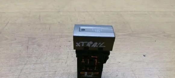 Nissan X-Trail T30 Windscreen/window heater switch 06016