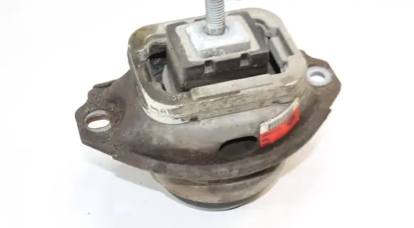Land Rover Discovery 3 - LR3 Engine mount bracket KKB500441G