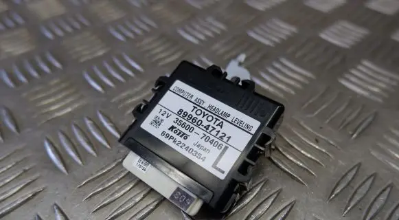 Toyota Prius+ (ZVW40) Light module LCM 8996047121