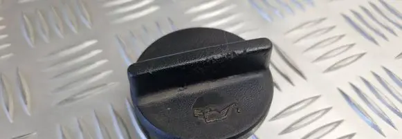 Nissan Almera N16 Oil filler cap 