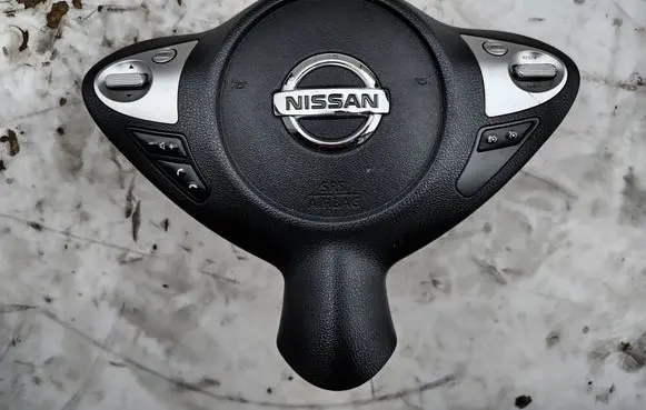 Nissan Juke I F15 Steering wheel airbag 34137889B