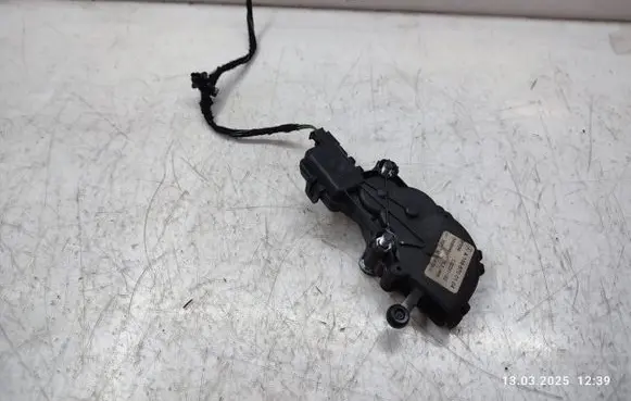 Mercedes-Benz GL X166 Vent window/glass motor A1666700104