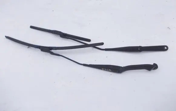 Ford Kuga I Front wiper blade arm 8V4117526AC 8V4117526CC