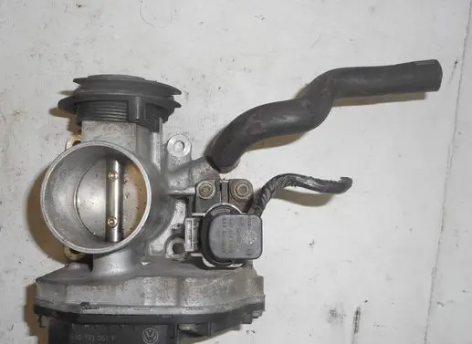 Volkswagen Polo Throttle body valve 030133064F
