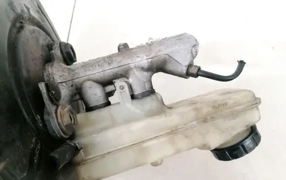 Renault Scenic II - Grand scenic II Master brake cylinder 8200157453