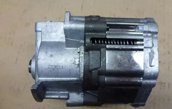 Mercedes-Benz X-class W470 Oil pump A6561802500TII
