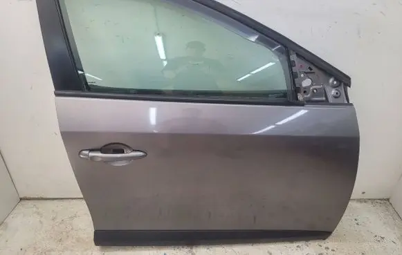 Renault Fluence Front door