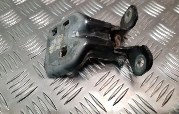 Chrysler Voyager Front door lower hinge 