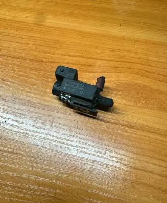 BMW 5 E60 E61 Turbo solenoid valve 7810831 70231800 09T138