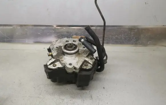 Volvo S60 Fuel injection high pressure pump 0445010043 8689590