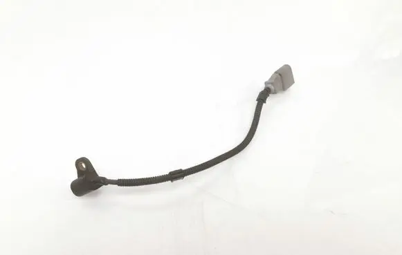 Volkswagen PASSAT B6 Crankshaft position sensor 9805940