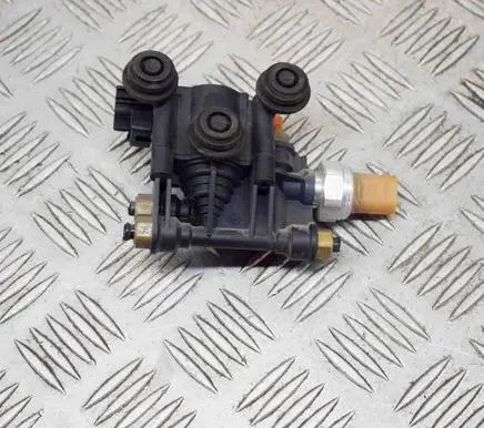 Land Rover Range Rover Sport L320 Air suspension control unit module (rear) RVH000046