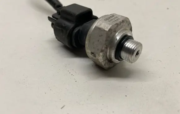 Toyota RAV 4 (XA40) Air conditioning (A/C) pressure sensor 4990007880