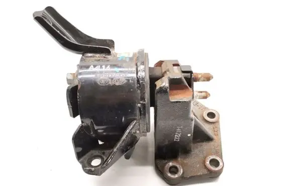 Hyundai ix35 Engine mount bracket 218302S101