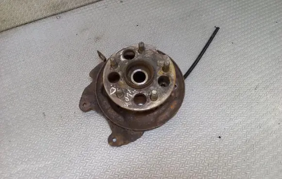 Toyota RAV 4 (XA20) Rear wheel hub