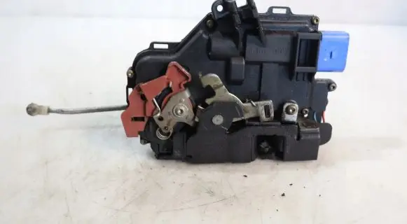 Audi A3 S3 8P Front door lock