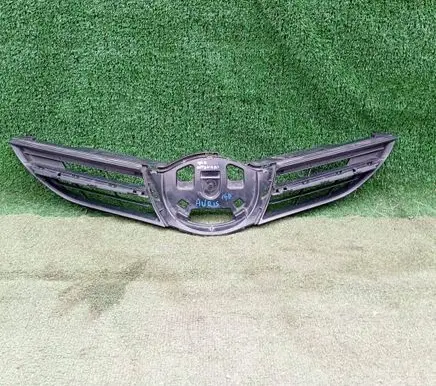 Toyota Auris E180 Front bumper upper radiator grill 5311402260