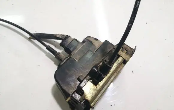 Nissan Primera Rear door lock 