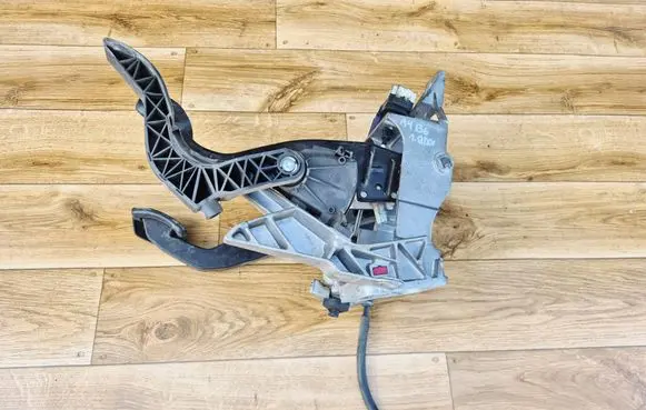 Audi A4 S4 B6 8E 8H Pedal assembly 8E1721117A