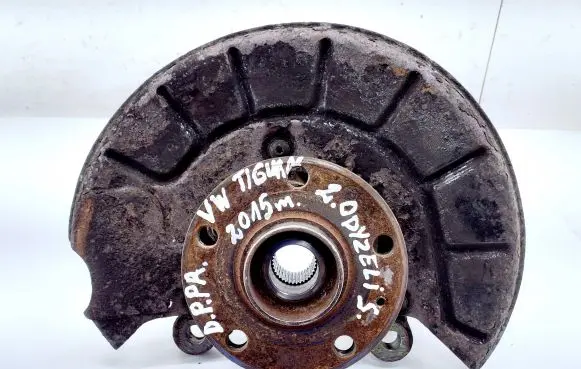 Volkswagen Tiguan Front wheel hub
