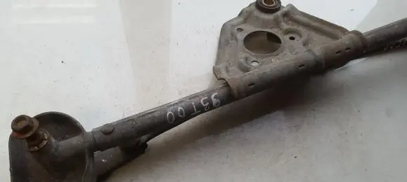 Honda CR-V Front wiper linkage and motor