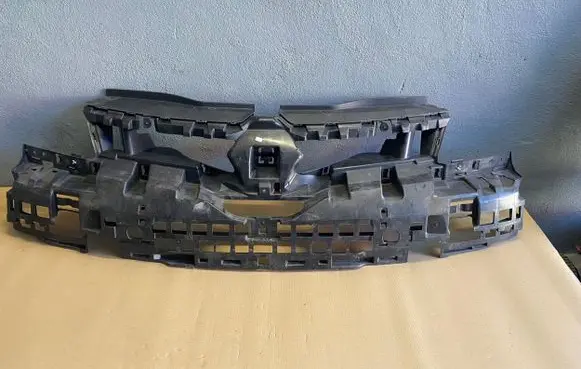 Renault Espace IV Front bumper upper radiator grill 620364459R