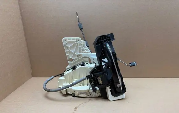 Mercedes-Benz S W221 Front door lock A2217200535 450711631L A2217601134