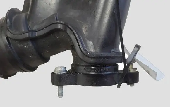 Audi A3 S3 8V Turbo air intake inlet pipe/hose 04E129656