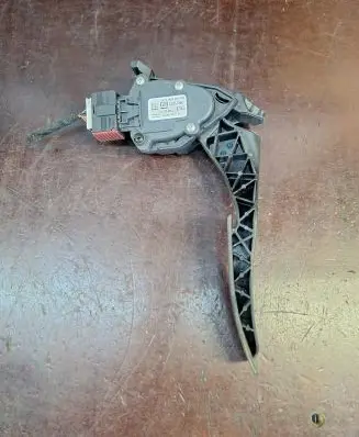 Opel Insignia A Accelerator throttle pedal 13237352 6PV00976500