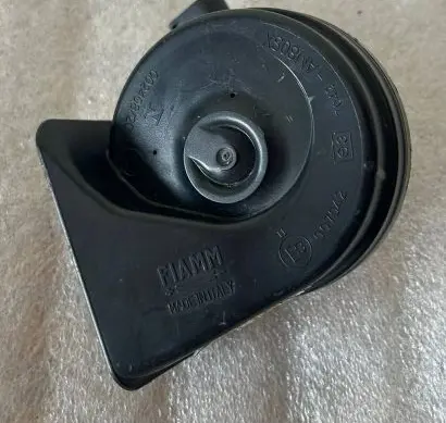 Audi A3 S3 8V Horn signal 8B3951210