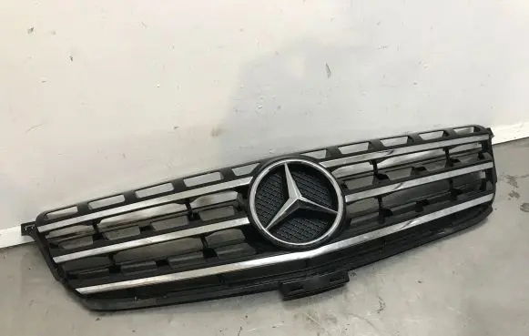 Mercedes-Benz ML W166 Front bumper upper radiator grill A0008880060