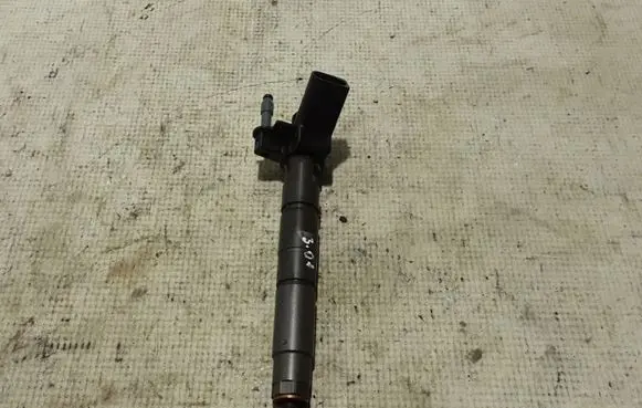 BMW X3 G01 Fuel injector 8571565
