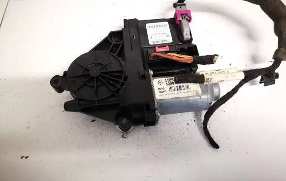 Volkswagen Caddy Front door window regulator motor 1t0959701b