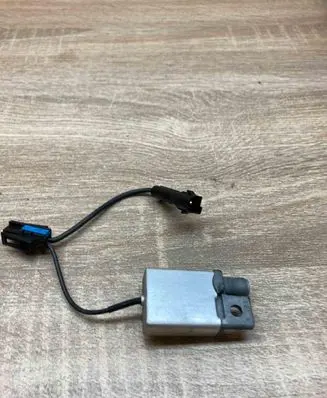 BMW 5 E39 Antenna control unit 8362533