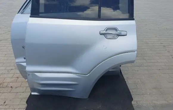 Mitsubishi Pajero Rear door