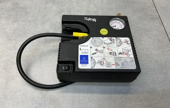 Opel Zafira C Tire air pump compressor 