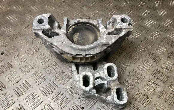Mercedes-Benz CLA C117 X117 W117 Engine mount bracket A2462400617