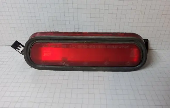 KIA Sorento Third/center stoplight 927003E0