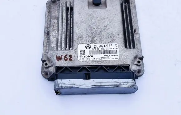 Volkswagen Golf VI Engine control unit/module 03L906022LF 03L906022G 0281015420
