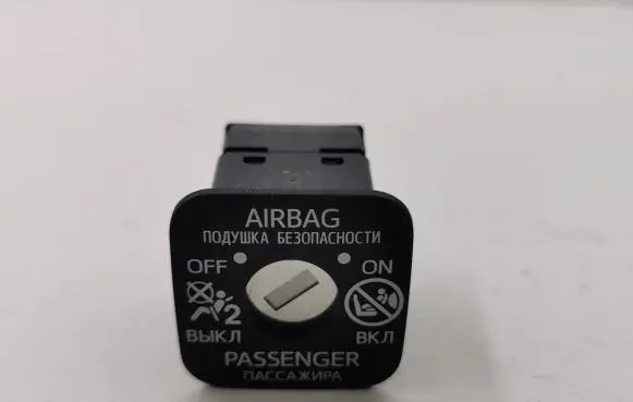 Passenger airbag on/off switch