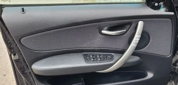 BMW 1 E81 E87 Front door card panel trim